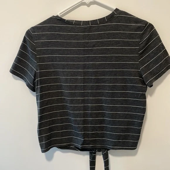 Lululemon Wrap/tie front Stripped Cropped Short sleeve shirt - Picture 2 of 3